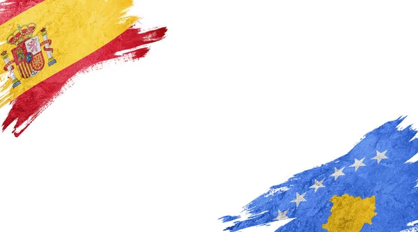 Флаги Испании и Косово на белом фоне — стоковое фото